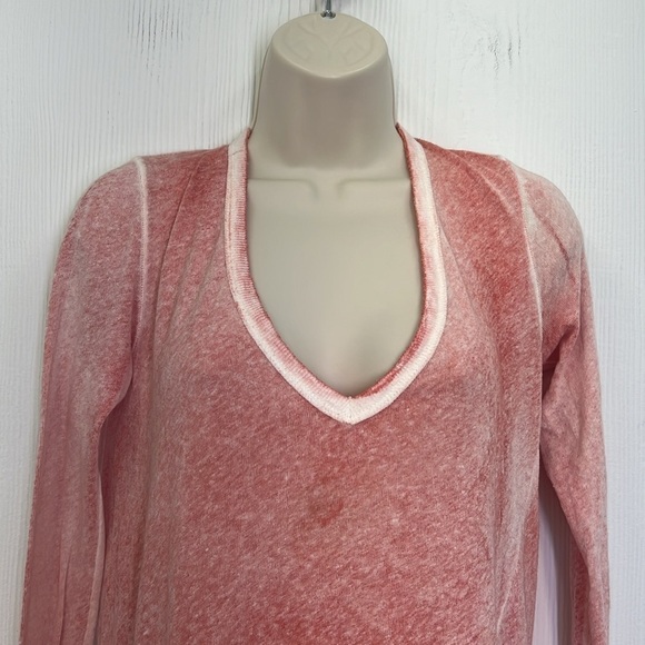 Free People - Long Beach Asymmetrical H Coral Mineral Wash Long Sleeve T Size XS - Picture 3 of 10